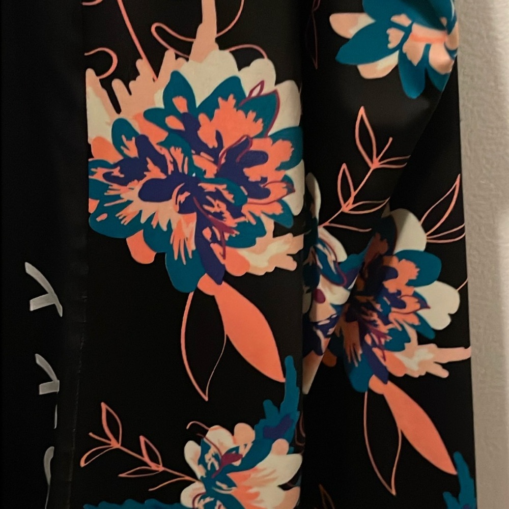 ❣️ROXY HAT & RASH GUARD❣️ - Picture 3 of 4